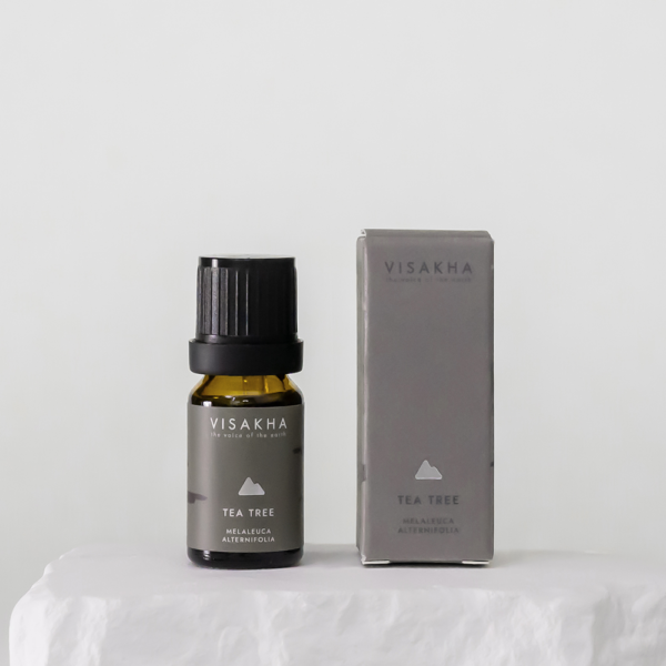 沉浸-茶樹 茶樹精油散發堅實草本氣息,如大地山脈般穩定純粹,是自然的沉靜力量。