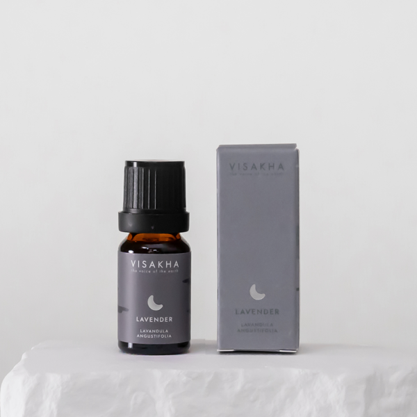 沉浸-薰衣草 真正薰衣草精油柔和如夜晚月光般的花香,輕輕包圍你,讓心靈漸漸鬆弛與安定。